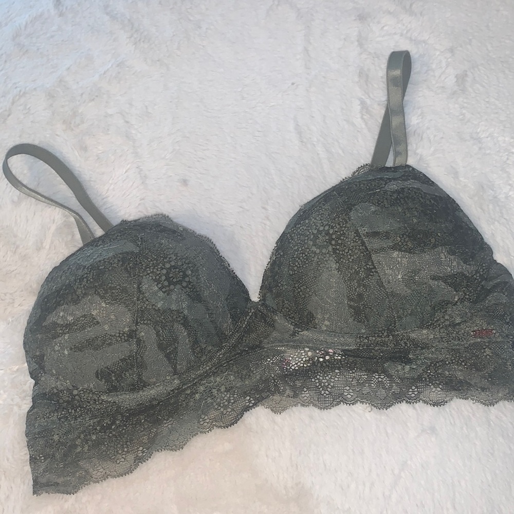 Medium Victoria’s Secret PINK camo green lace padded push-up wireless bra